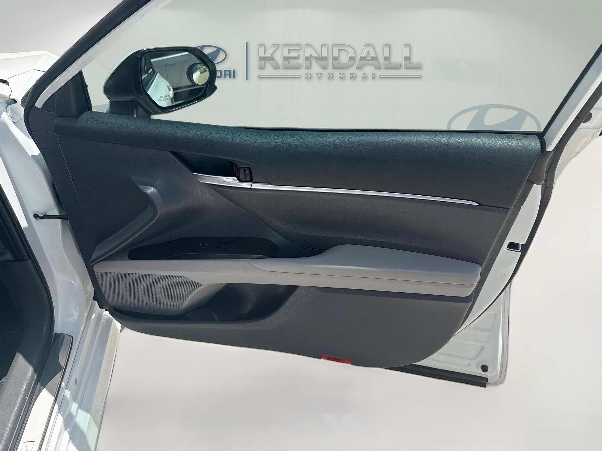 Used 2023 Ice Toyota LE image 30