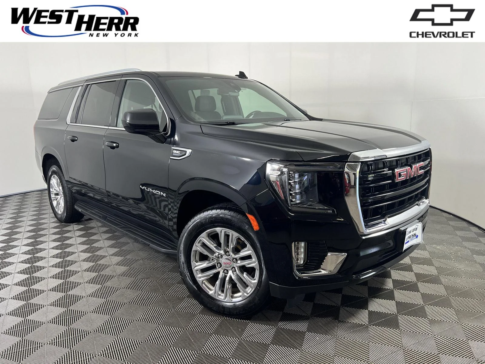 Used 2022 Onyx Black GMC SLE image 1