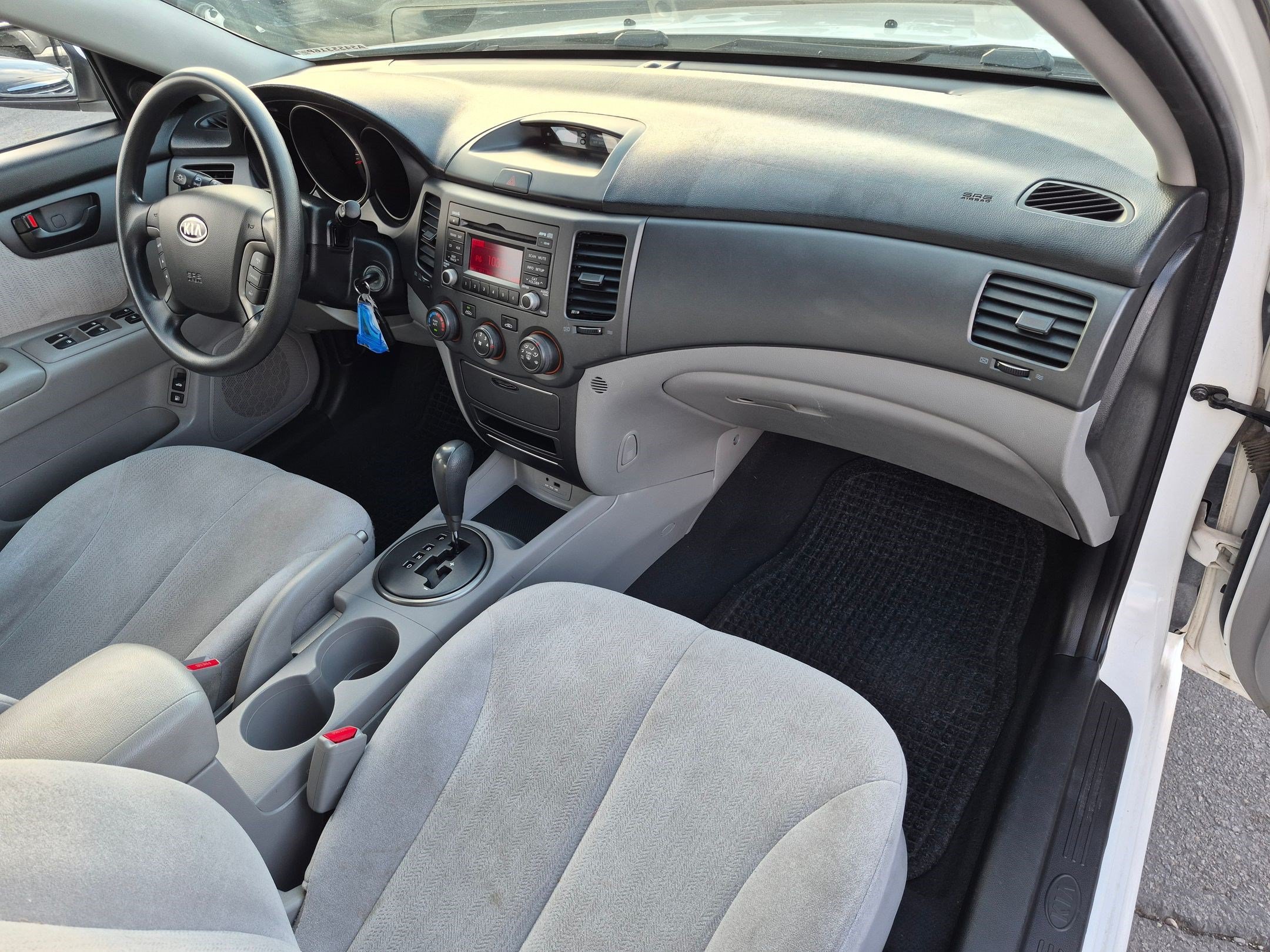 Used 2010 White Kia LX image 30