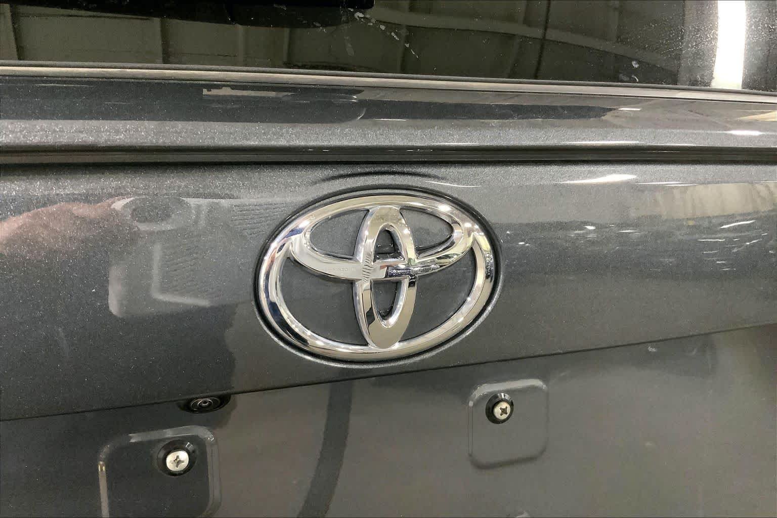 Used 2025 Magnetic Gray Metallic Toyota XLE Premium image 10