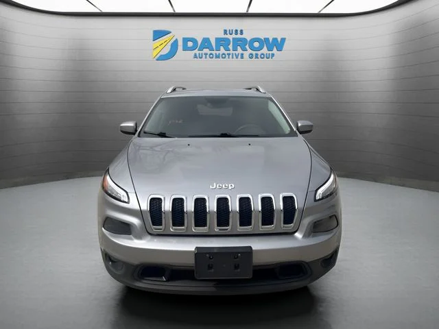 Used 2018 Silver Jeep Latitude image 8