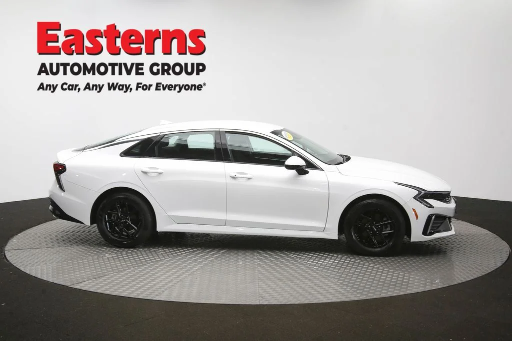 Used 2025 White Kia LXS image 45