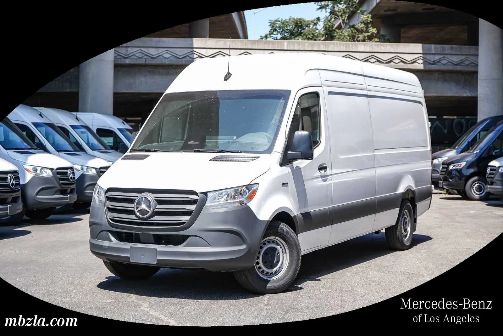 New 2025 Arctic+White Mercedes-Benz Cargo 170 WB High Roof RWD Electric Motor image 31