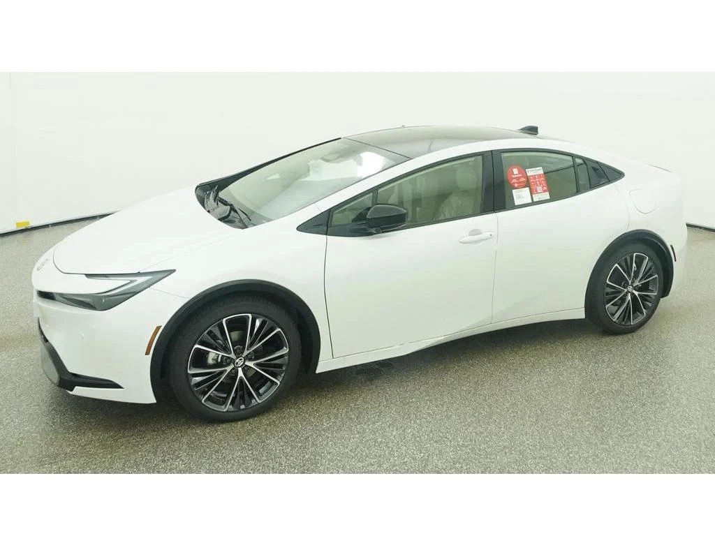New 2027 Wind Chill Pearl Toyota XLE image 2