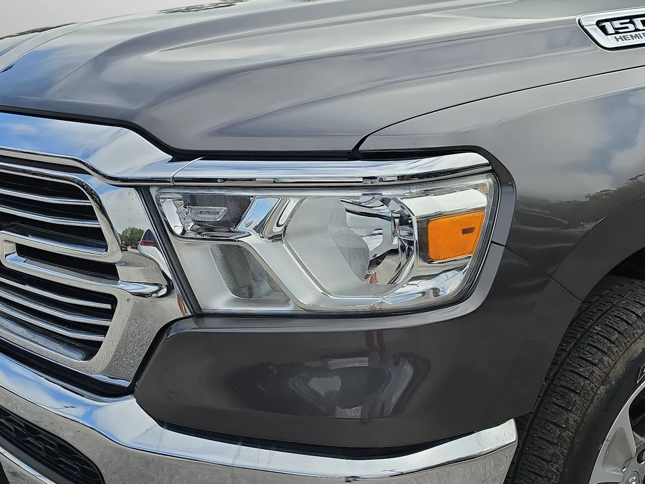 Used 2023 Granite Crystal Metallic Clearcoat Ram Laramie image 13