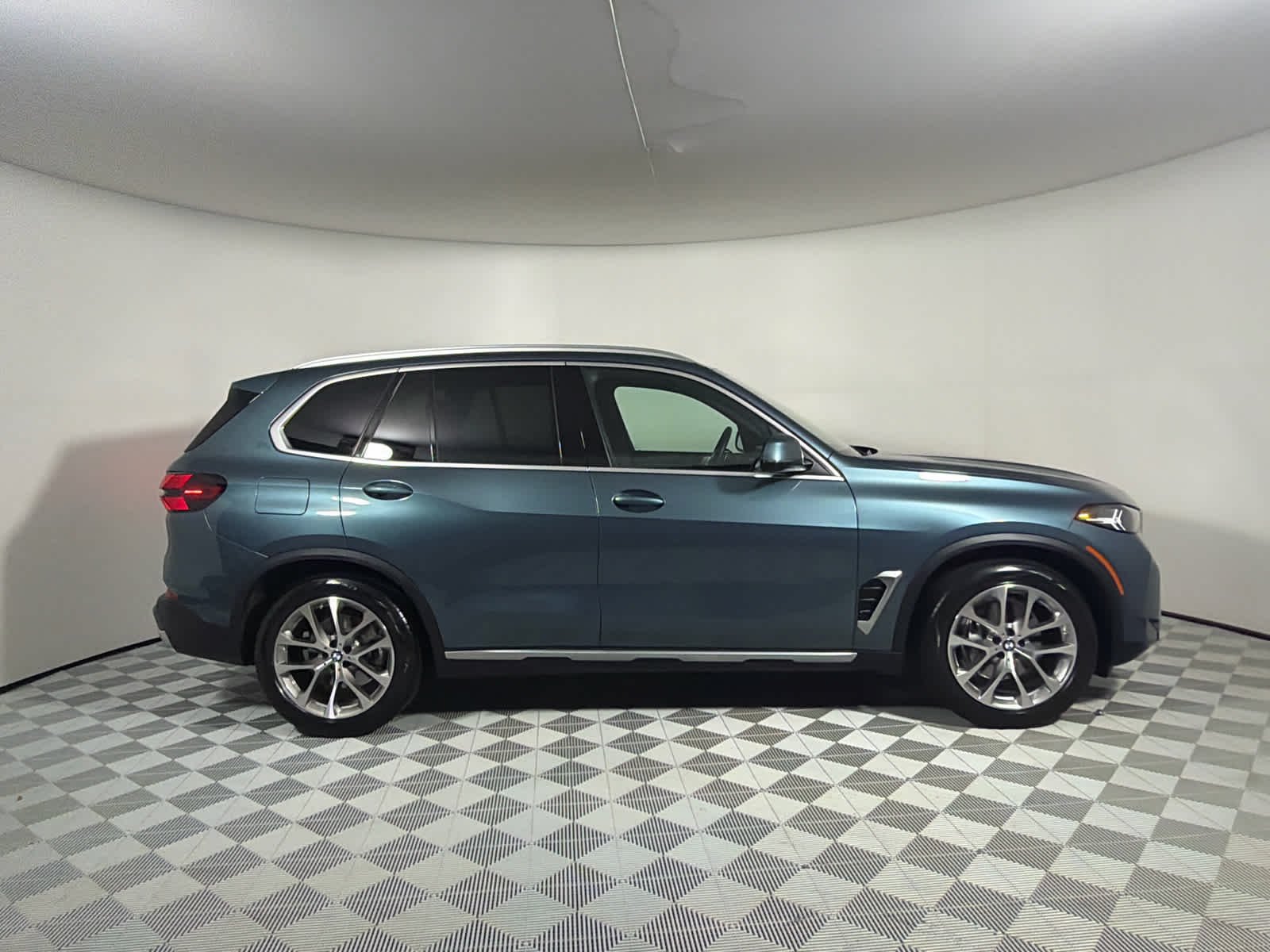 Used 2024 Blue Ridge Mountain Metallic BMW xDrive40i image 6