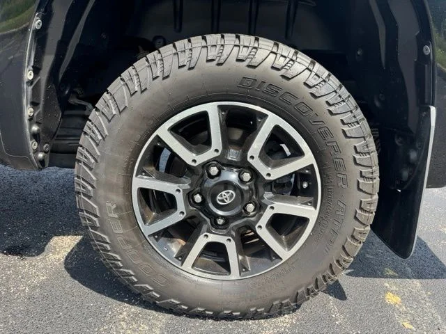 Used 2015 Black Toyota SR5 image 11