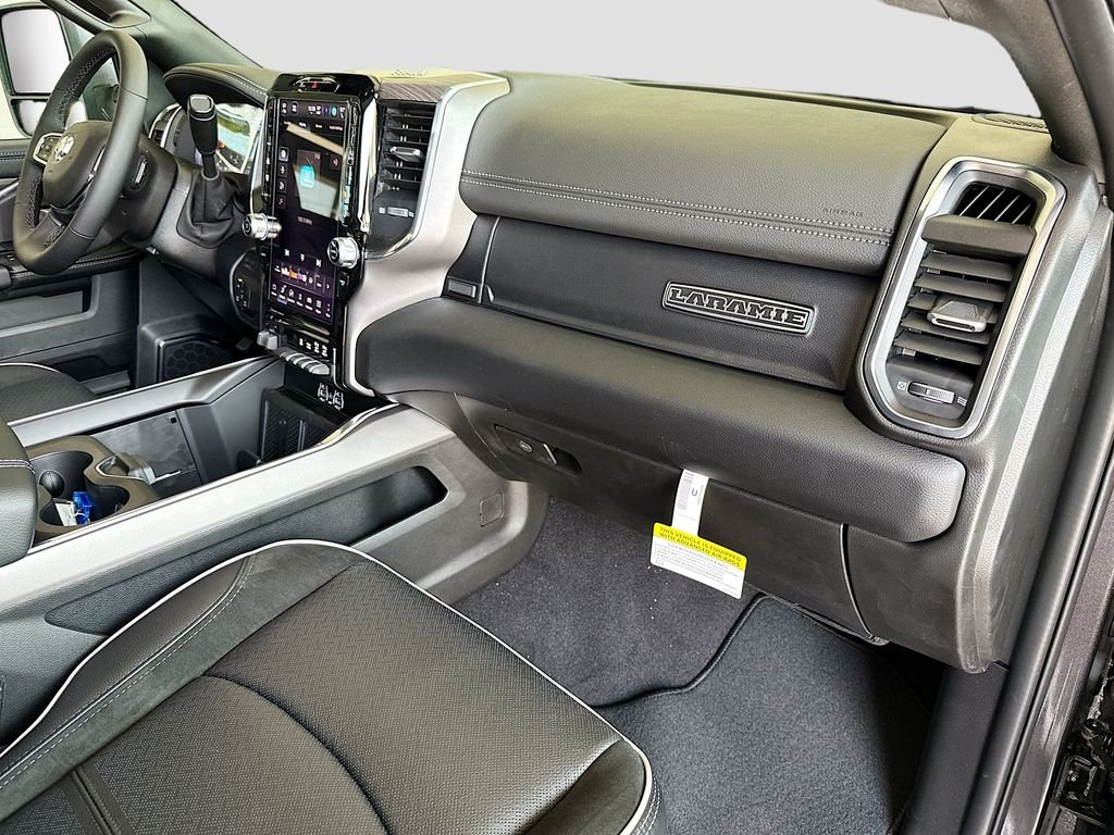 New 2026 Granite Crystal Metallic Clear-Coat Exterior Paint RAM Laramie image 33