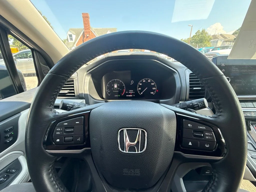 Used 2025 Silver Honda EX-L image 18