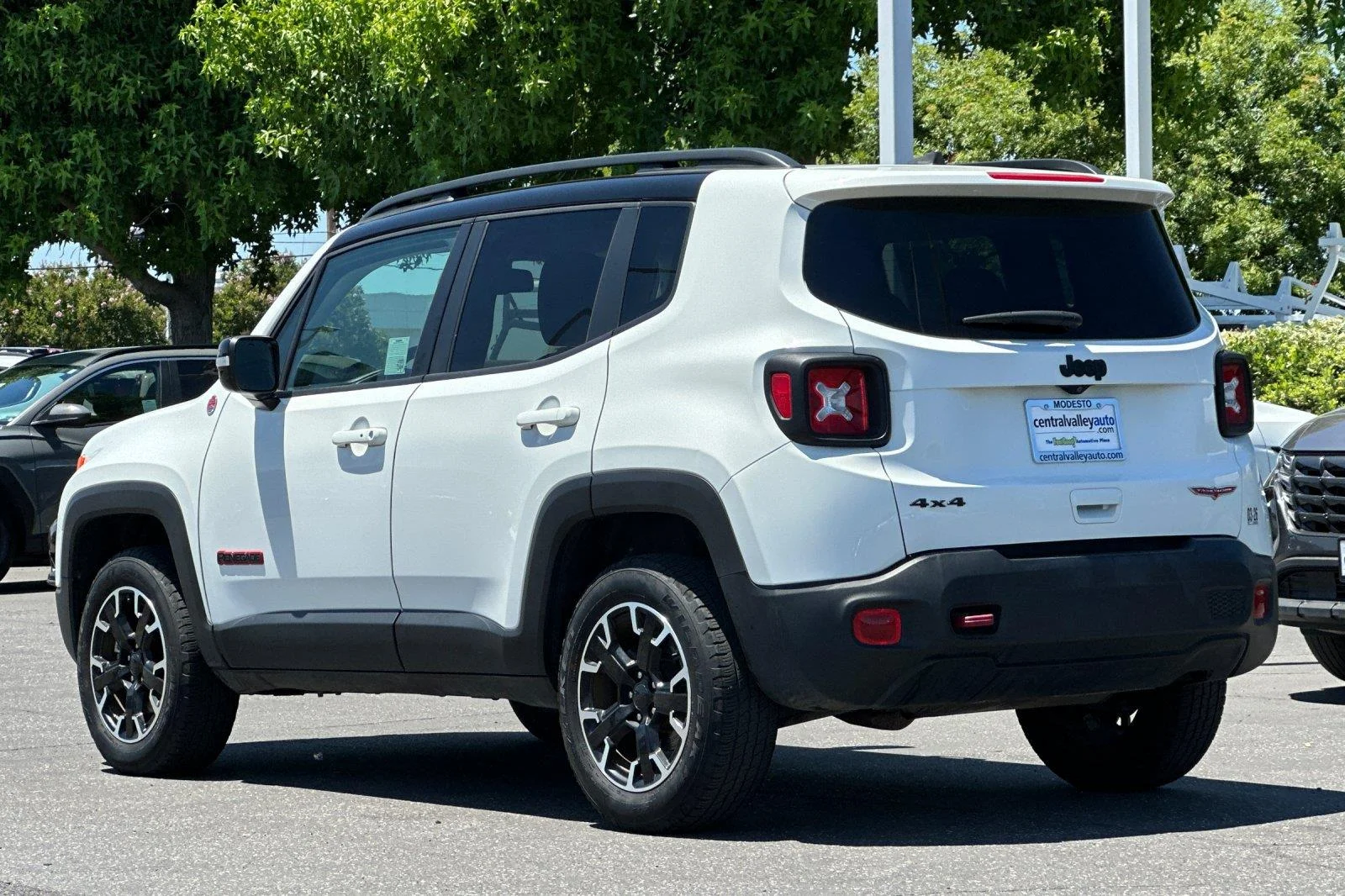 Used 2023 WHITE JEEP UT image 6