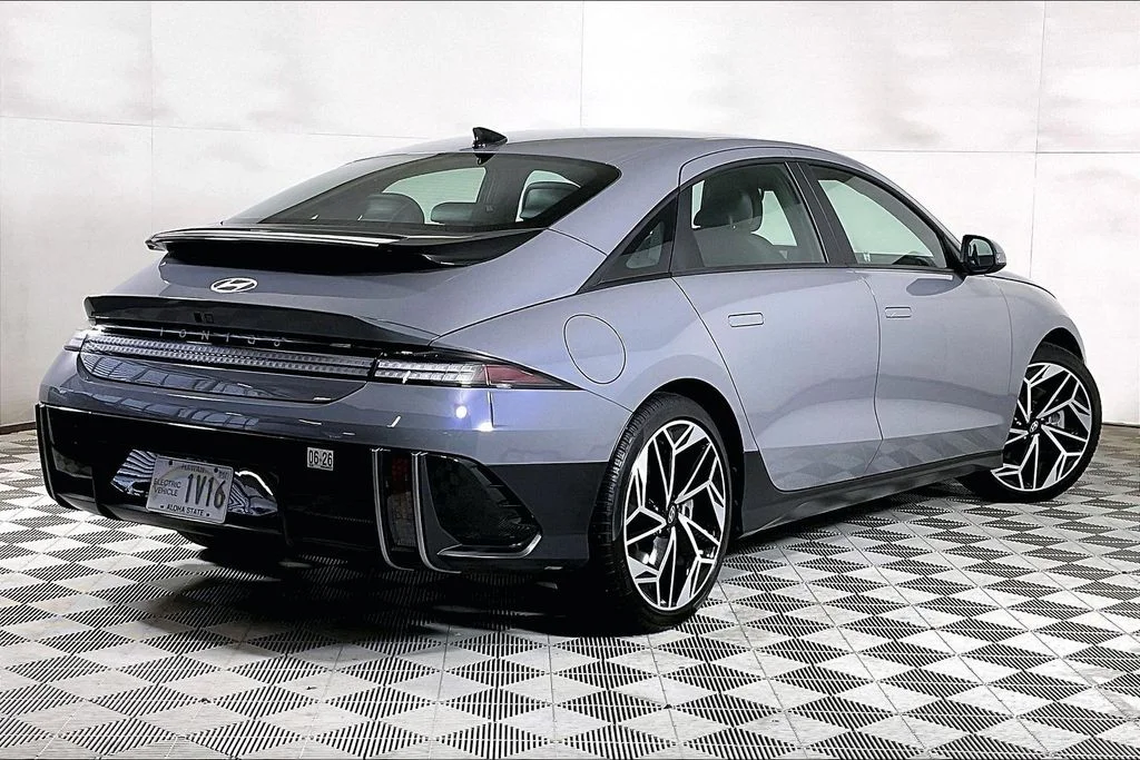 Used 2024 Blue Hyundai SEL image 10