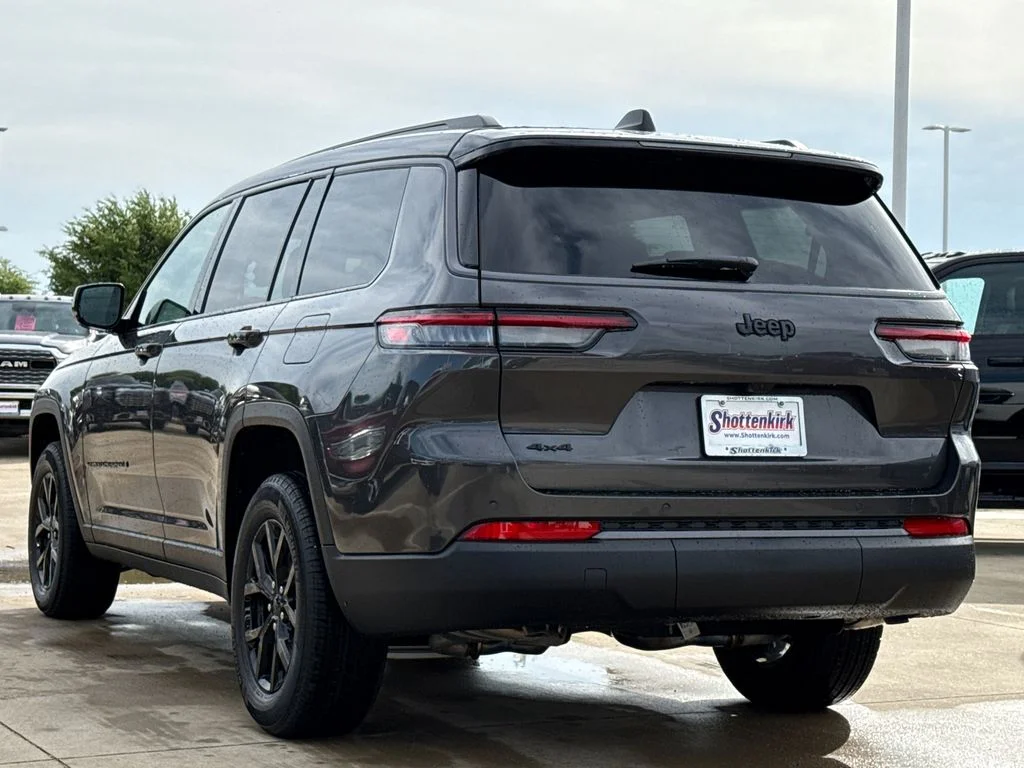 New 2026 Baltic Gray Metallic Clear-Coat Exterior Paint Jeep Altitude image 6