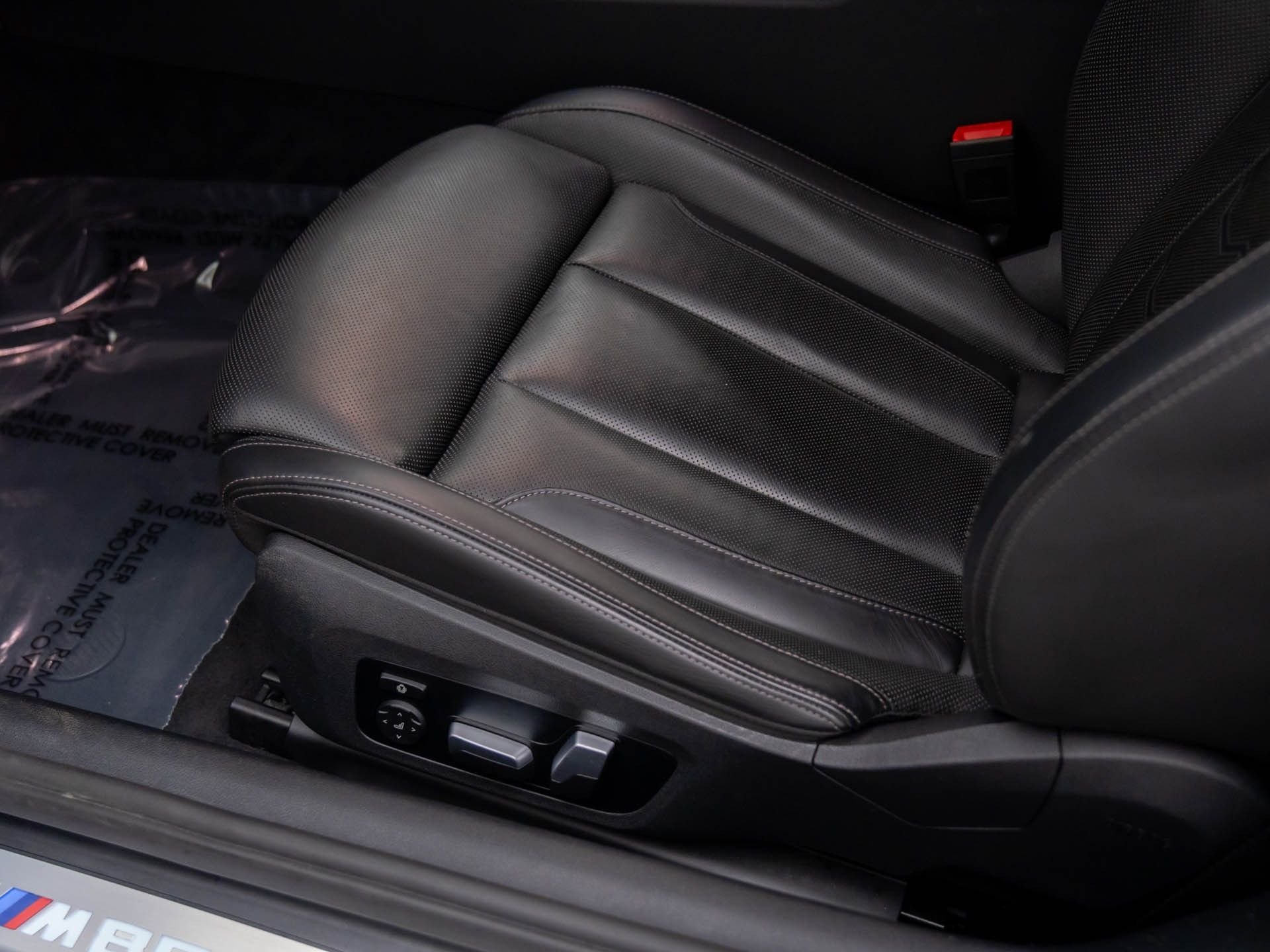 2025 BMW 8 Series M850i - Photo 17