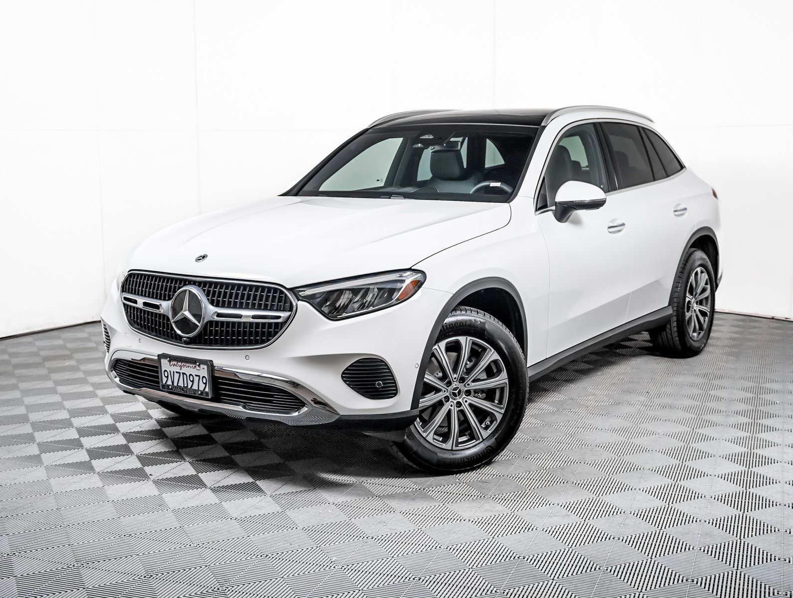 2026 Mercedes-Benz GLC GLC 300's photo