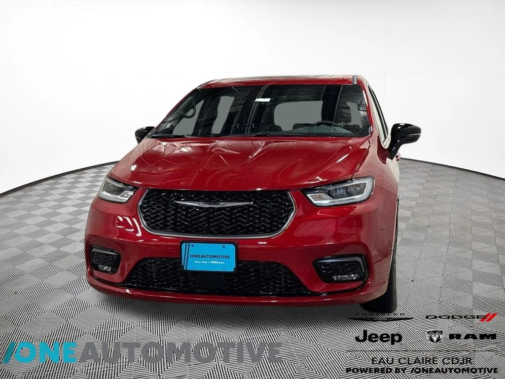 2026 Chrysler Pacifica Select's photo