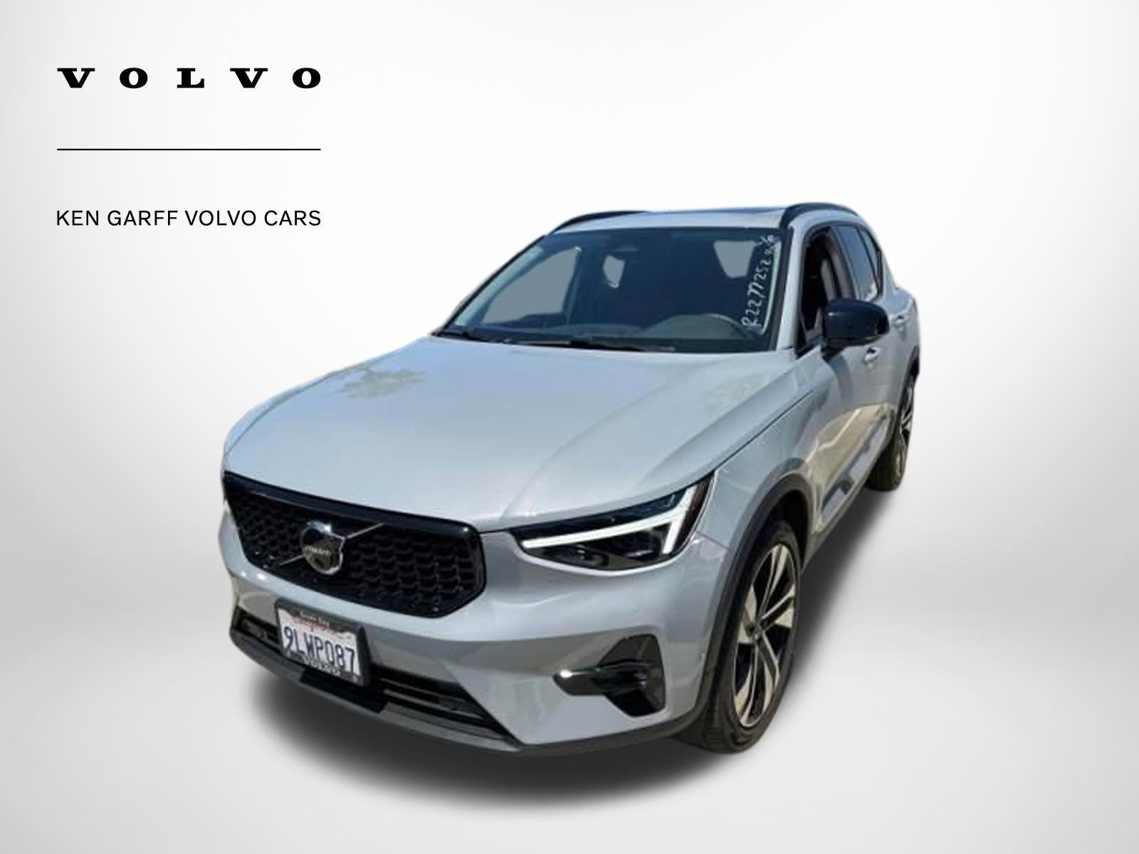 2024 Volvo XC40 B5 Ultimate Dark AWD's photo