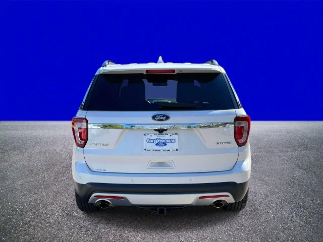 Used 2016 White Ford Limited image 4