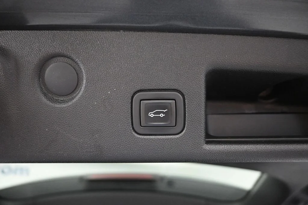 Used 2021 Gray Chevrolet Premier image 12