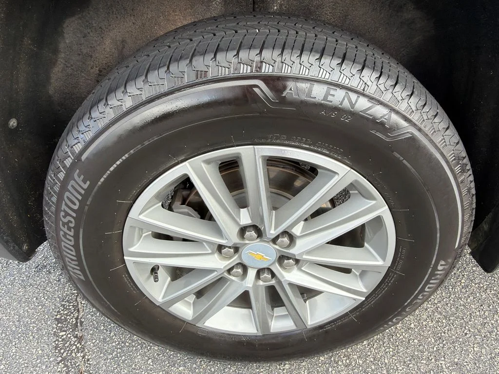 Used 2023 Gray Chevrolet LT image 17