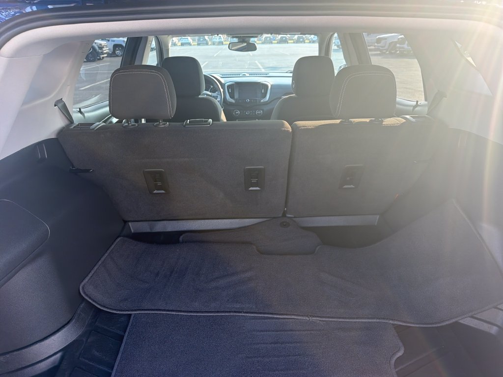 Used 2022 Blue GMC SLE image 9