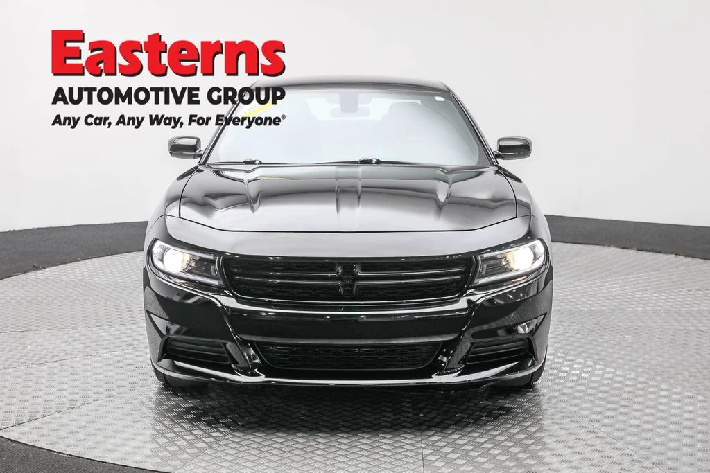 Used 2022 Black Dodge SXT image 2