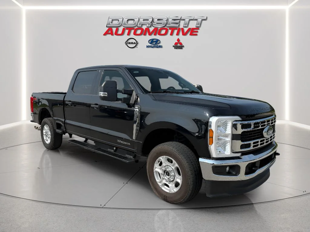 Used 2025 Agate Black Metallic Ford XLT image 4