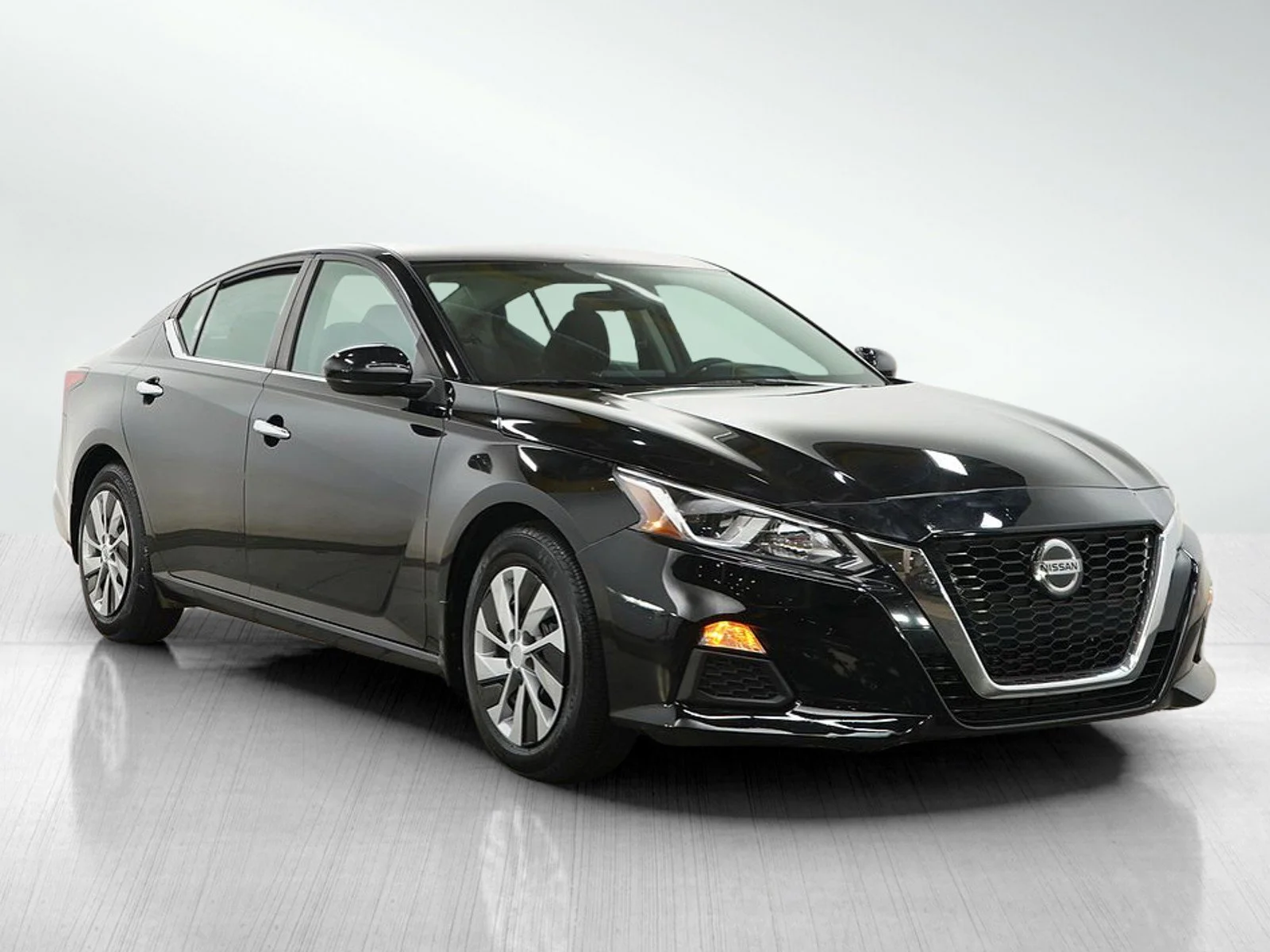 Used 2019 Super Black Clearcoat Nissan 2.5 S image 7