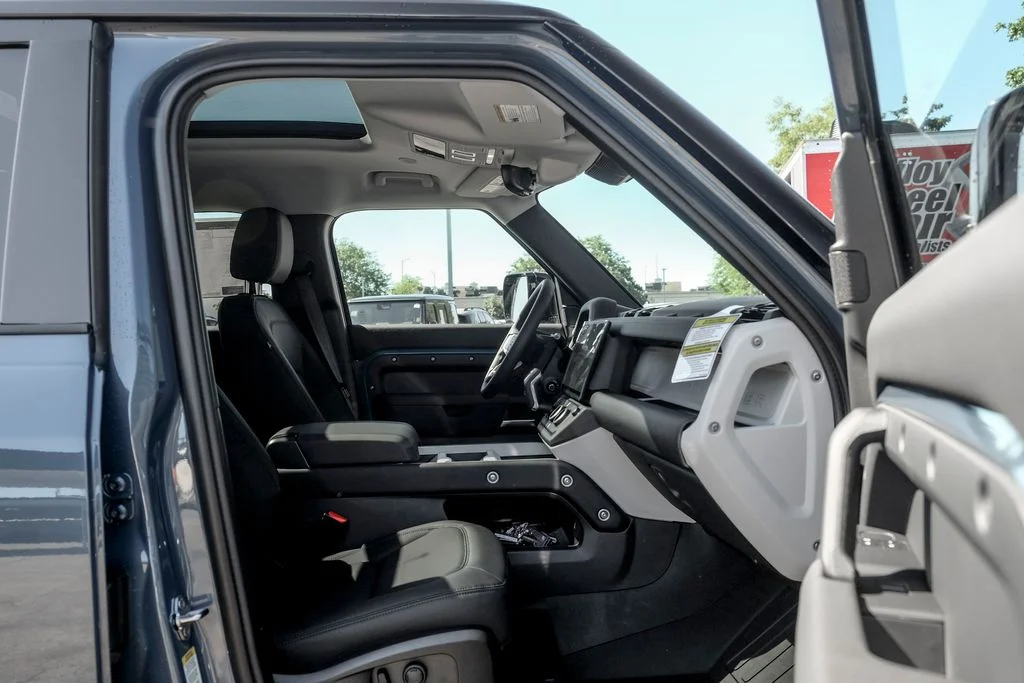 New 2026 Tasman Blue Land Rover S image 20