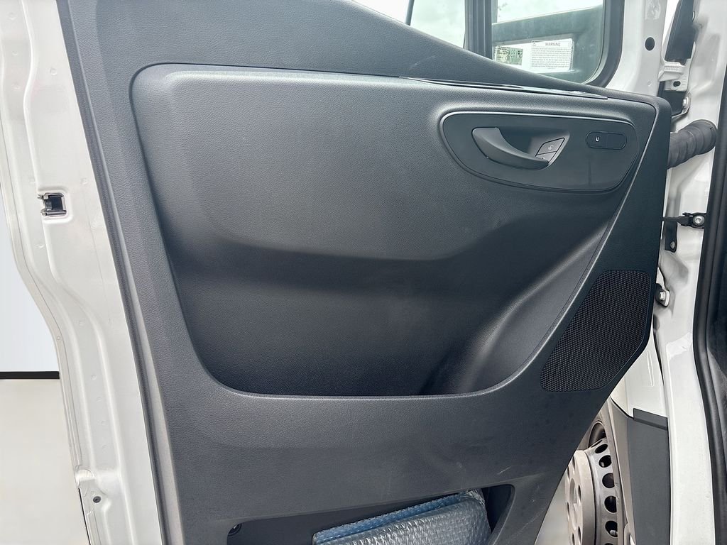 Used 2024  Mercedes-Benz DRY BOX TRUCK image 26