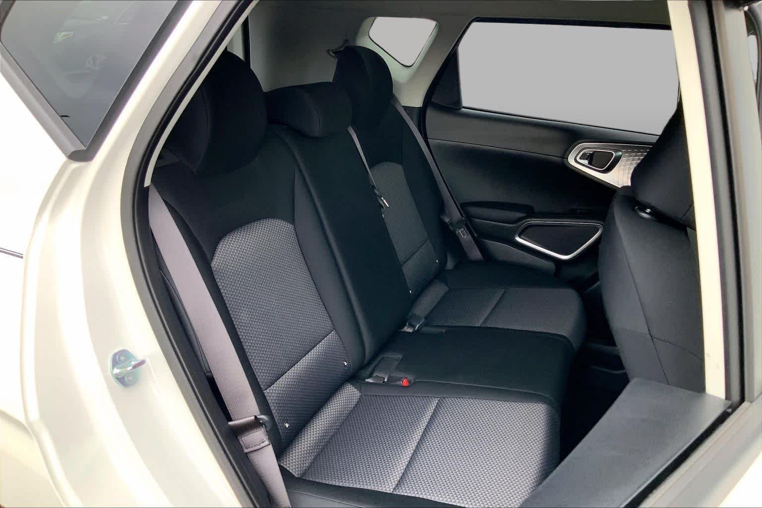 Used 2025 Snow White Pearl Kia LX image 18