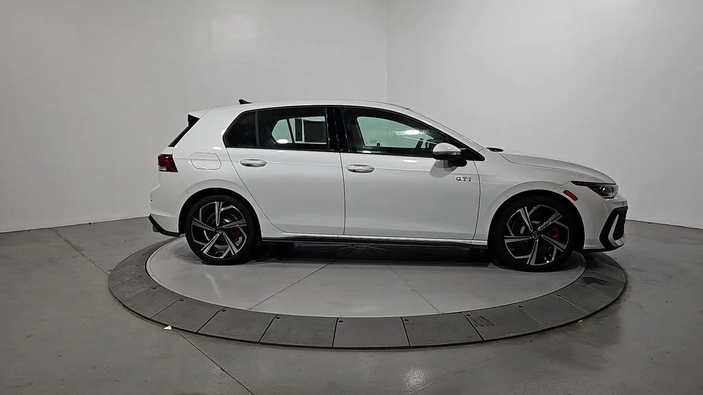 New 2026 White/off-white Volkswagen SE image 6
