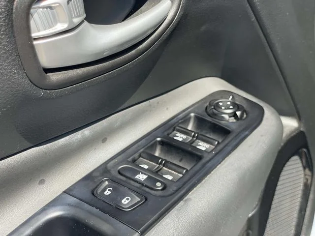 Used 2023 White Jeep Altitude image 17