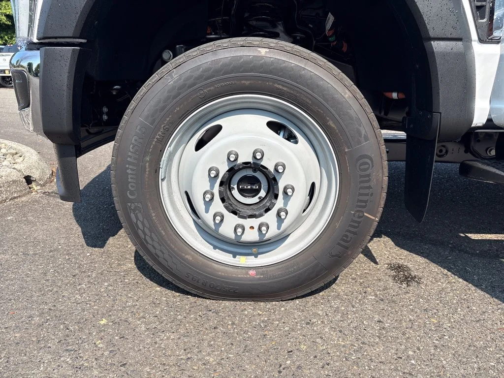 2025 Ford F-550 Super Duty Chassis Cab XL - Photo 21