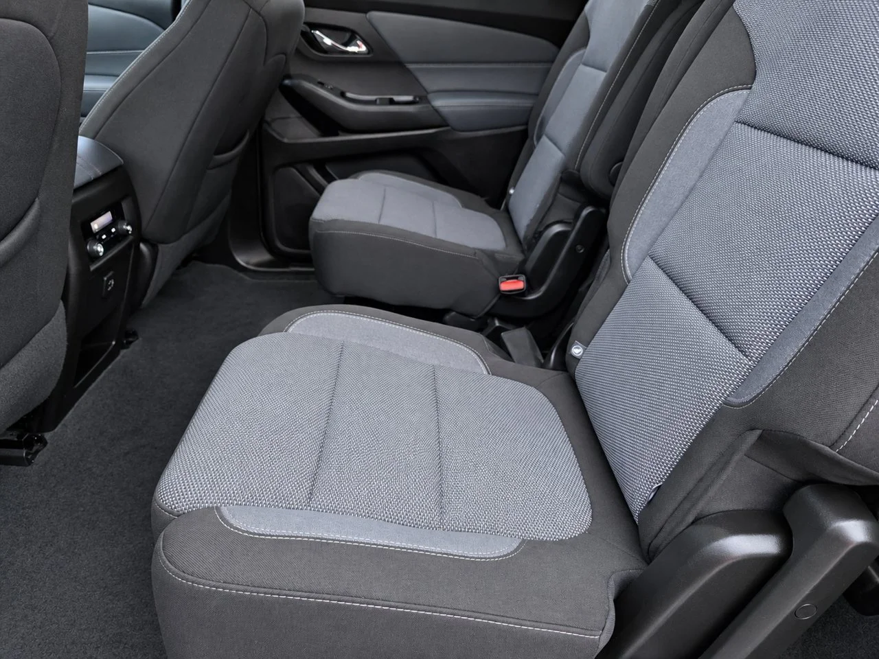 Used 2021 Silver Ice Chevrolet LT Cloth w/1LT image 24