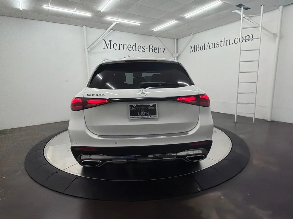 New 2027 White Mercedes-Benz GLC 300 image 6