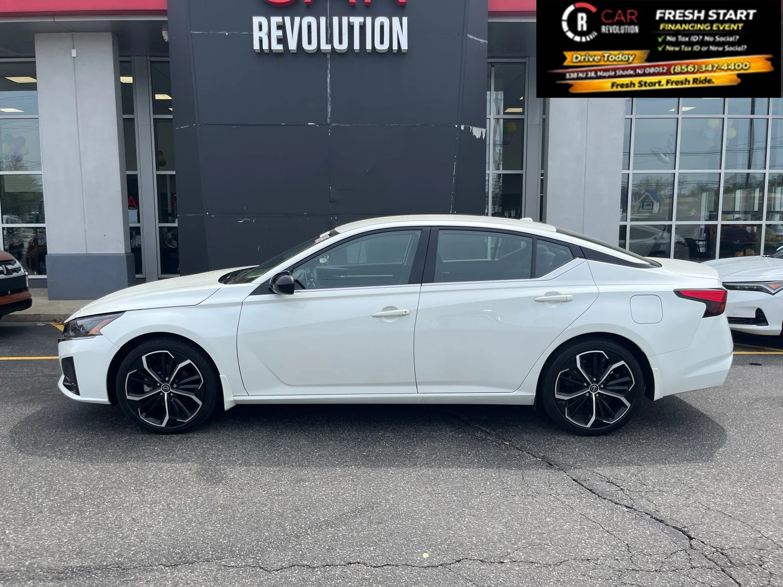 Used 2025 Pearl White Tricoat Nissan SR image 5