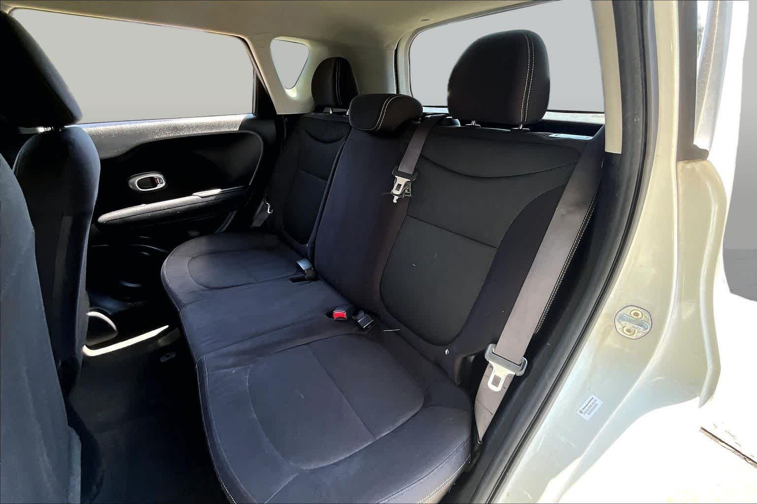 Used 2016 Clear White Kia Base image 20