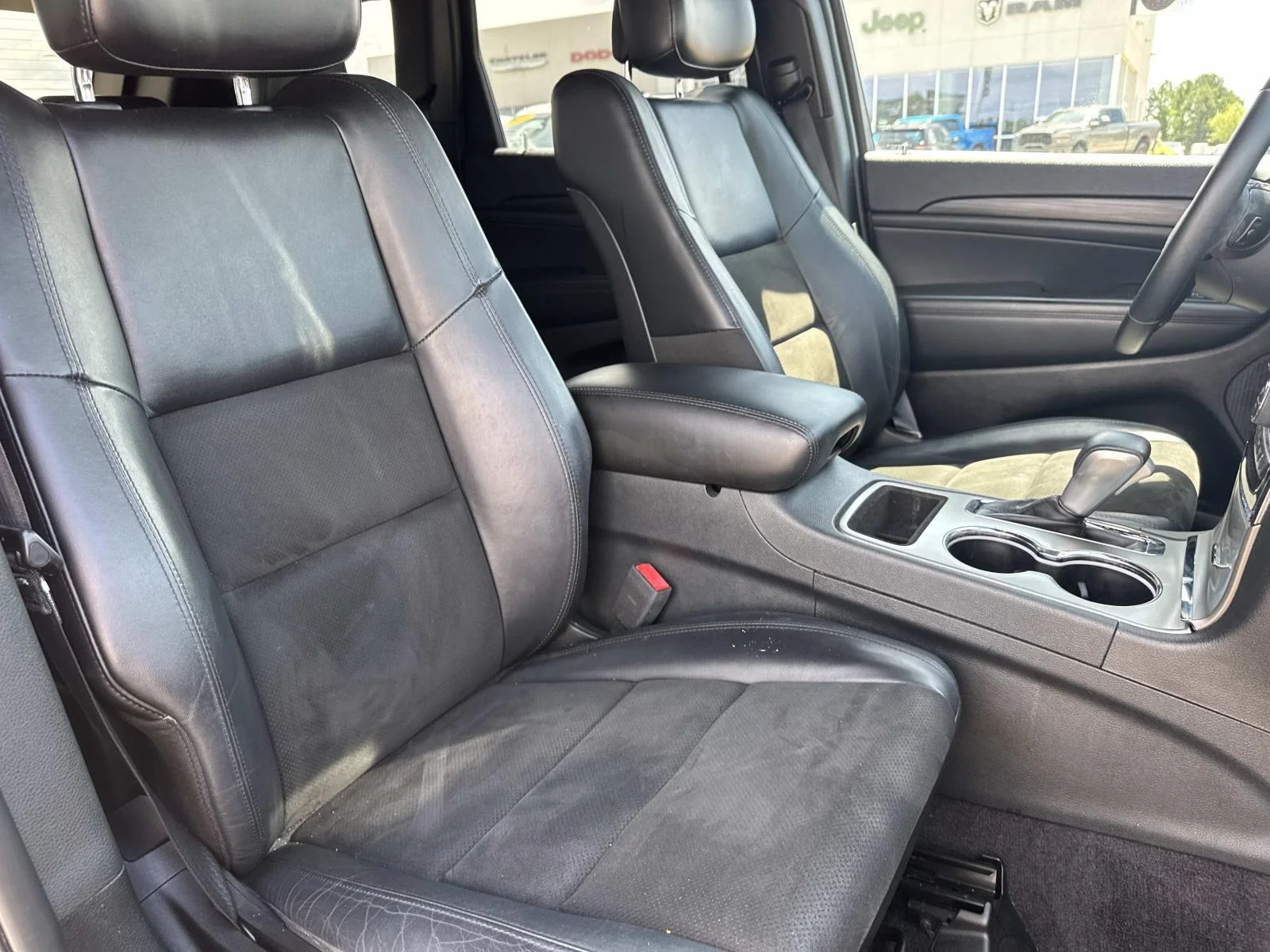 Used 2019 Granite Crystal Metallic Clearcoat Jeep Laredo E 4x2 image 11