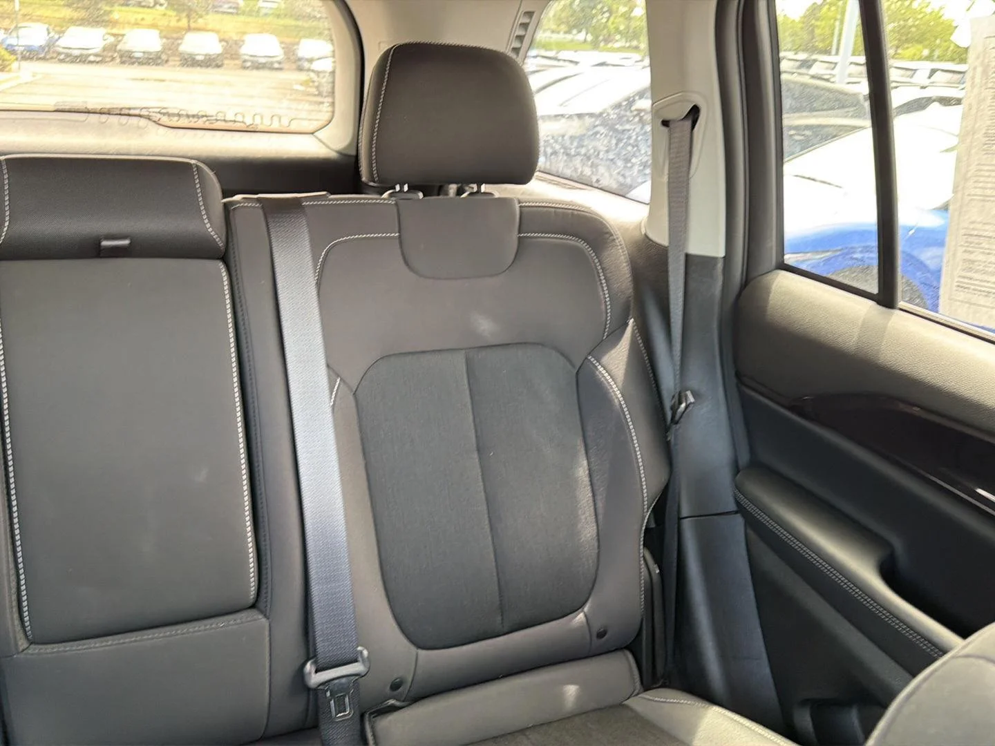 Used 2023 Diamond Black Crystal Pearlcoat Jeep Laredo image 18