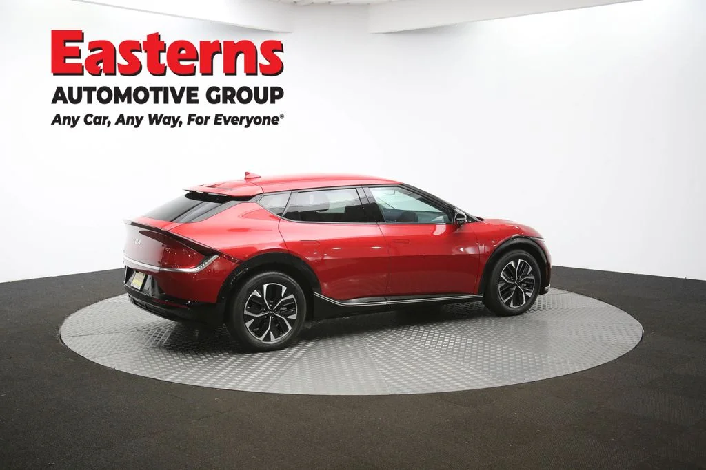 Used 2023 Red Kia Wind image 44