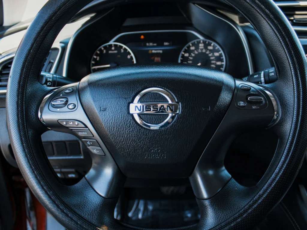 Used 2019 Red Nissan S image 11