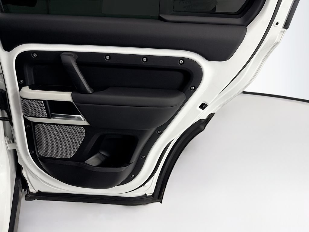 Used 2024 Fuji White Land Rover S image 26
