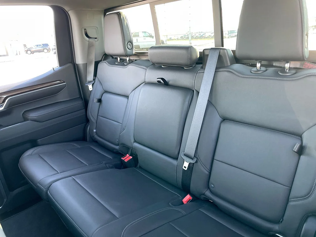 Used 2022 Silver Ice Metallic Chevrolet RST image 26