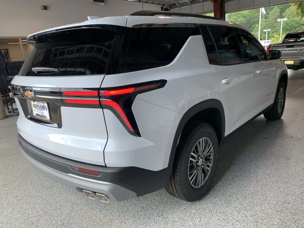 2027 Chevrolet Traverse LT - Photo 11