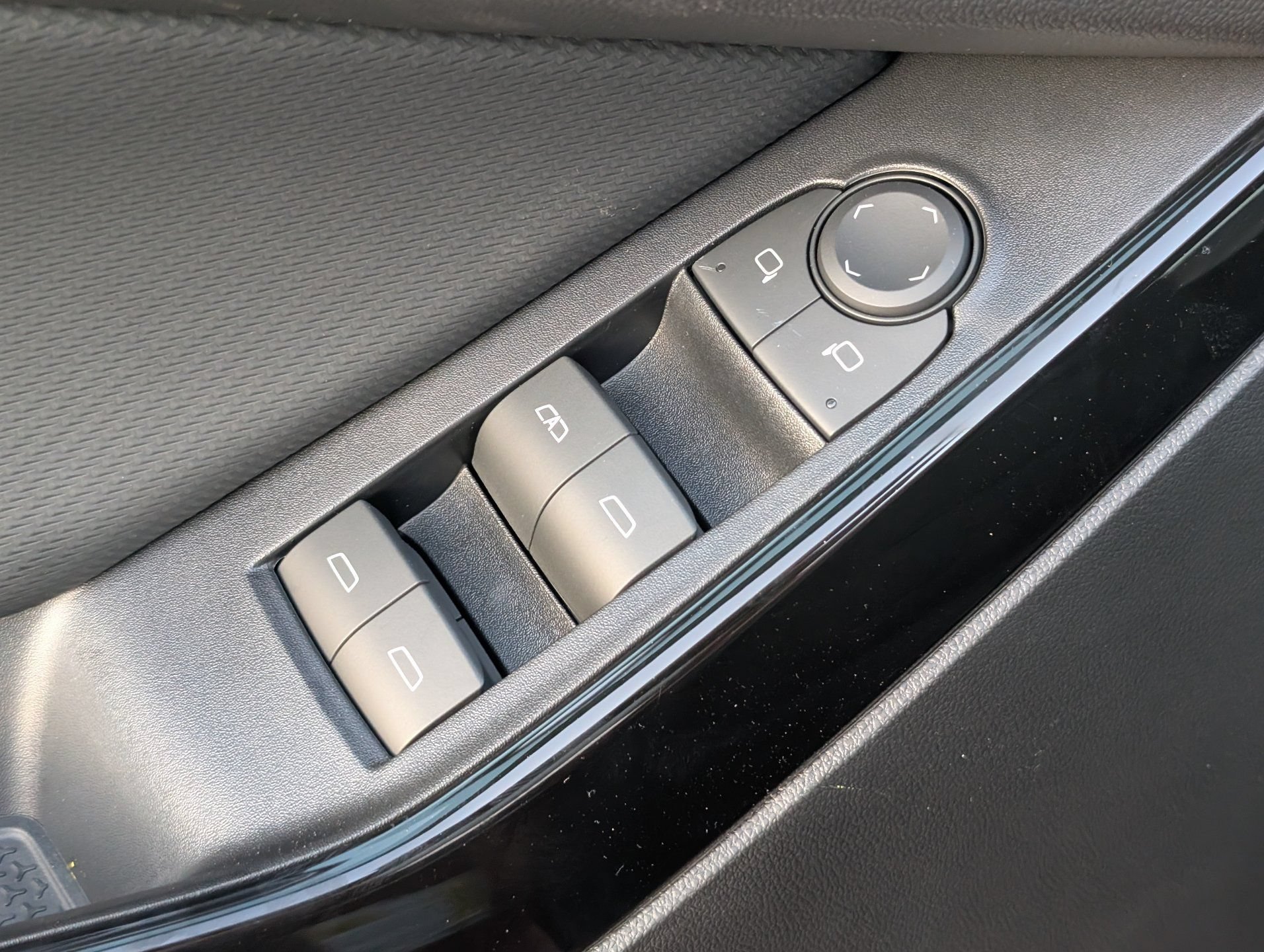 2027 Chevrolet Equinox LT - Photo 19