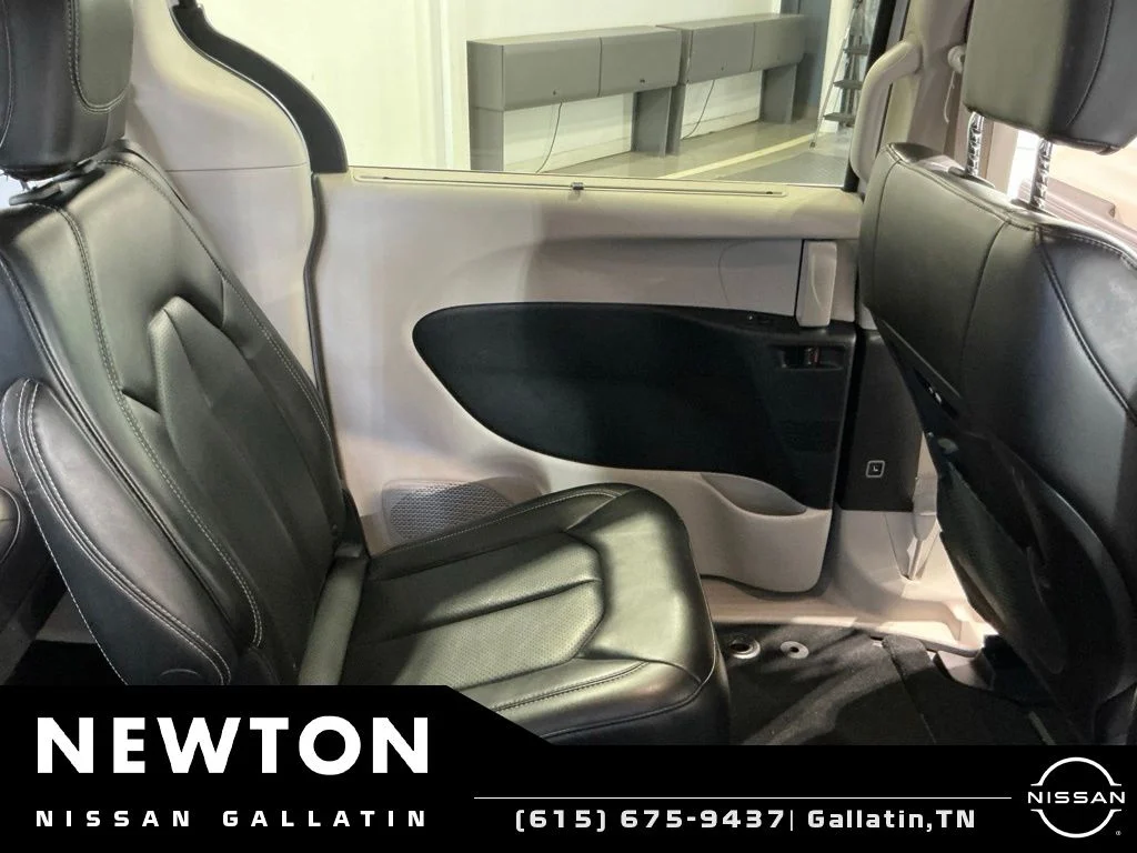 Used 2023 Bright White Clearcoat Chrysler Touring L image 46