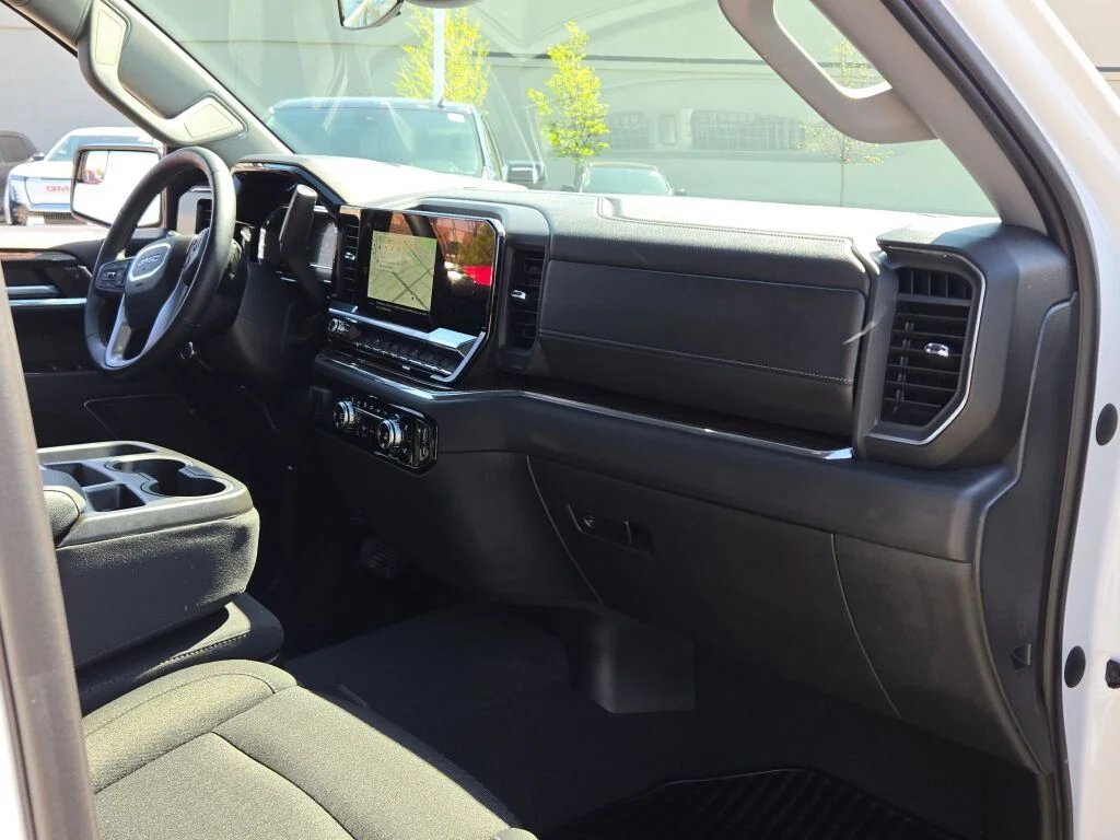 Used 2023 White GMC SLE image 9