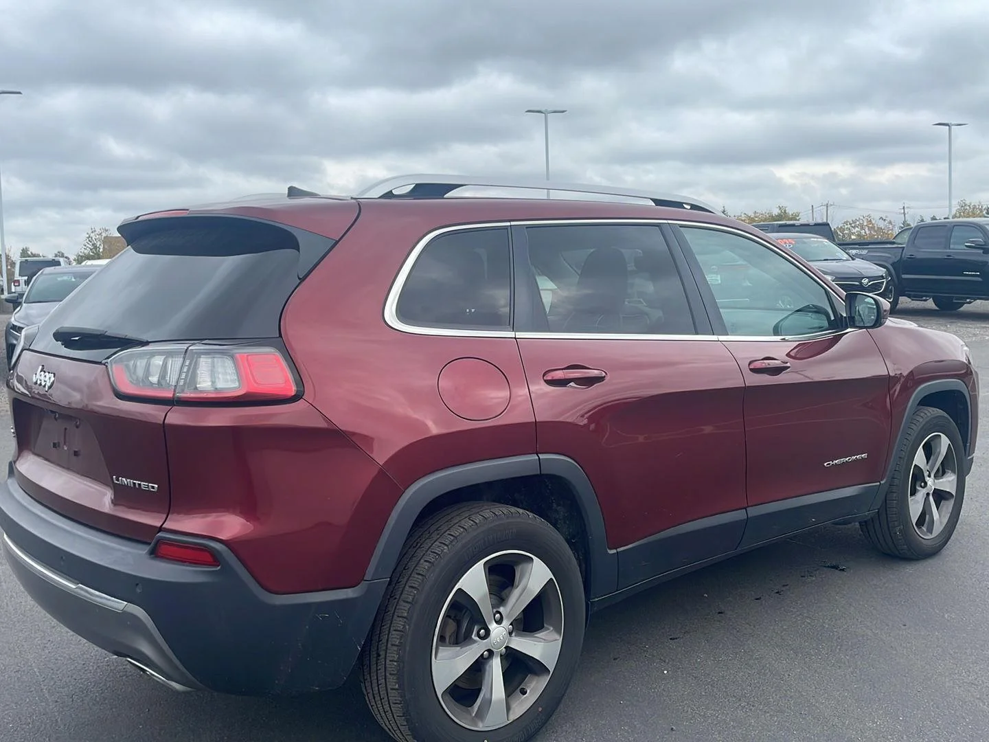 Used 2019 Velvet Red Pearlcoat Jeep Limited image 8