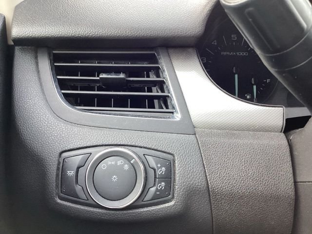 Used 2014  Ford SEL image 30