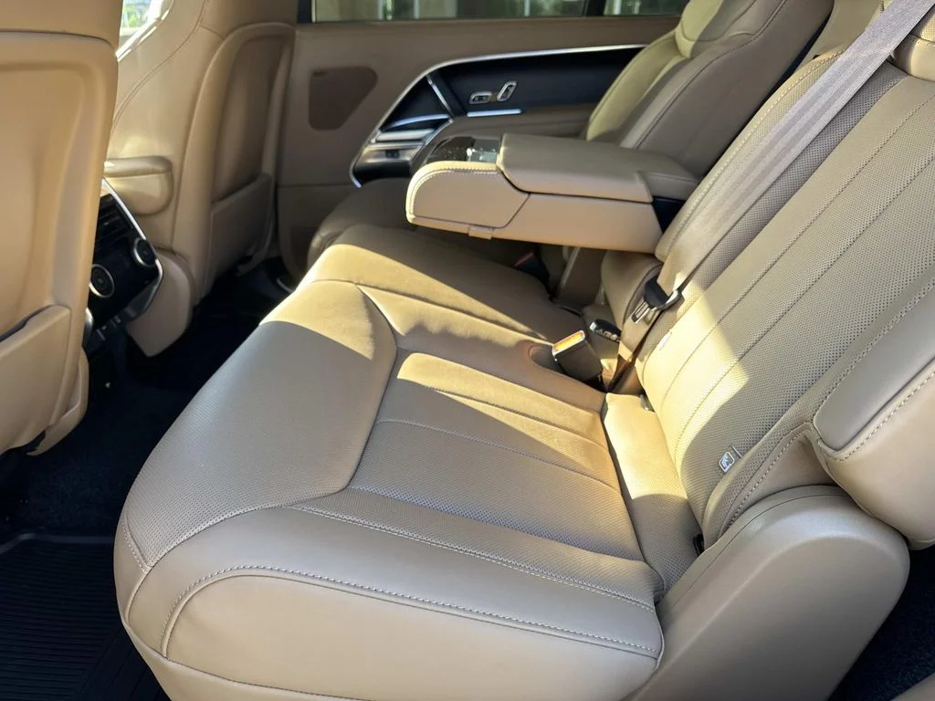 New 2026 Santorini Black Land Rover SE image 8